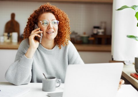 Eine Telefonansage oder Warteschleife kann der erste Kontakt zu Kunden und Partnern sein. Überlassen Sie hier also besser nichts dem Zufall und setzen Sie auf individuelle und persönliche Telefonansagen. 